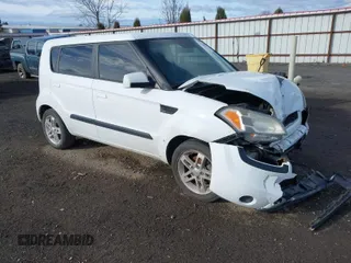 2010 Kia Soul + with VIN KNDJT2A20A7701556, listed as a IAAI auction lot 41814987 with 201,712 mi miles. Bid and sale history available at carsss.com. Image 1.