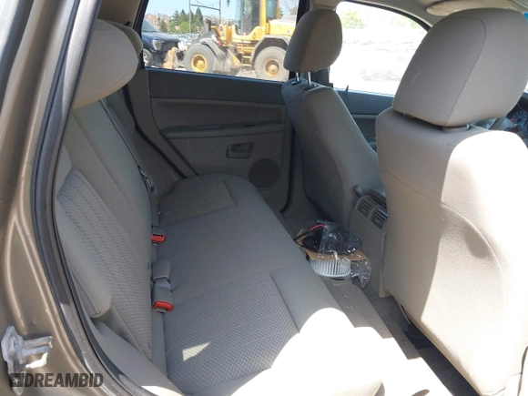 2005 Jeep Grand Cherokee Laredo with VIN 1J4HR48N25C507255, listed as a IAAI auction lot 42105073 with 176,349 mi miles. Bid and sale history available at carsss.com. Image 8.