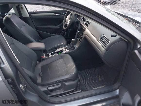 2014 Volkswagen Passat SE w/Sunroof with VIN 1VWBS7A32EC057808, listed as a IAAI auction lot 41208311 with 91,362 mi miles. Bid and sale history available at carsss.com. Image 5.