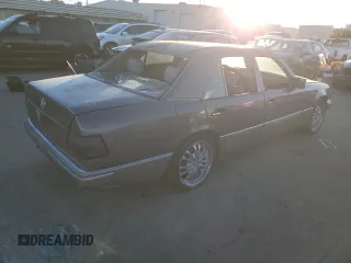 1991 Mercedes-Benz 300 E with VIN WDBEA30D0MB398505, listed as a Copart auction lot 88525645 with 309,549 mi miles and Salvage Title. Bid and sale history available at DreamBid. Image 3.