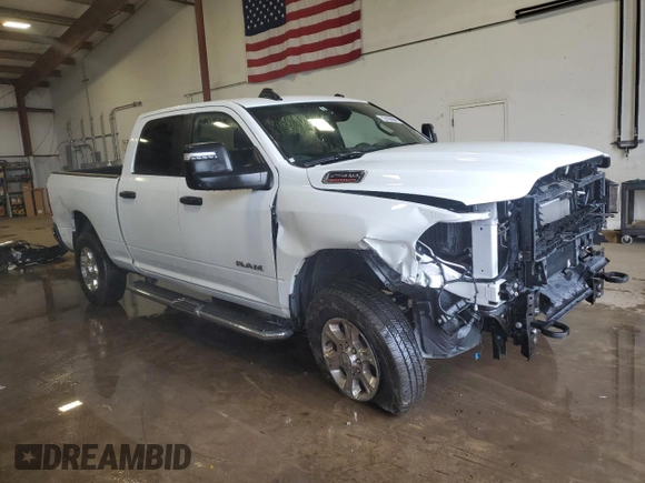 2024 Ram 2500 Big Horn z VIN 3C6UR5DJ0RG406271, wystawiony jako Copart lot #64281275 z przebiegiem 15 019 mil mil oraz Czysty tytuł • Clean title. Historia ofert i sprzedaży dostępna na DreamBid. Obrazek 4.