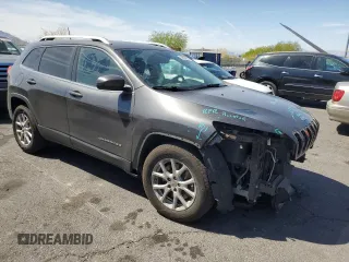 2016 Jeep Cherokee Latitude z VIN 1C4PJLCB6GW113825, wystawiony jako Copart lot #53894565 z przebiegiem 261 674 mil mil oraz Szkoda całkowita • Salvage title. Historia ofert i sprzedaży dostępna na DreamBid. Obrazek 4.