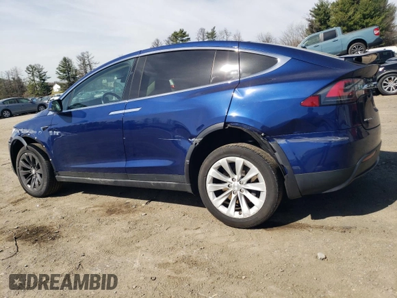 2017 Tesla Model X 90D z VIN 5YJXCDE22HF040293, wystawiony jako Copart lot #48324025 z przebiegiem 53 515 mil mil oraz Szkody całkowita. Historia ofert i sprzedaży dostępna na DreamBid. Obrazek 2.