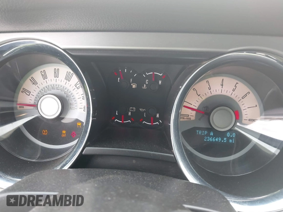 2012 Ford Mustang Premium z VIN 1ZVBP8AM6C5211096, wystawiony jako IAAI lot #41871346 z przebiegiem 236 649 mil mil oraz . Historia ofert i sprzedaży dostępna na DreamBid. Obrazek 7.