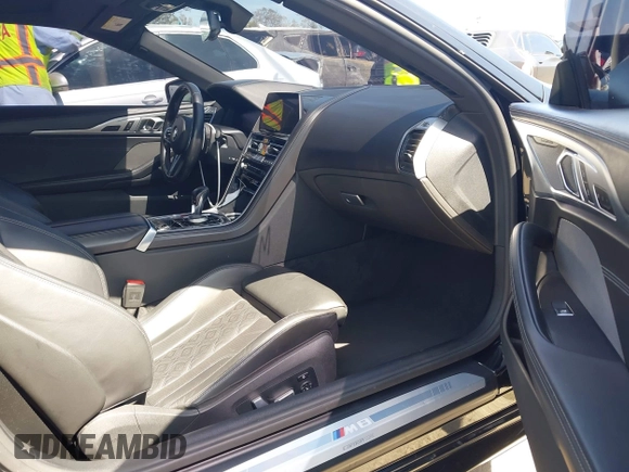 2020 BMW M8 Competition z VIN WBSDZ0C0XLCD28138, wystawiony jako IAAI lot #42339303 z przebiegiem 30 298 mil mil oraz . Historia ofert i sprzedaży dostępna na DreamBid. Obrazek 5.