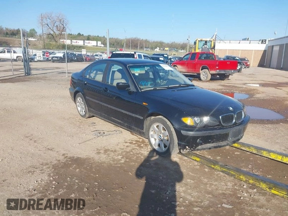 2002 BMW 3 Series 325i with VIN WBAEV33442PD55190, listed as a IAAI auction lot 41838076 with 119,255 mi miles. Bid and sale history available at carsss.com. Image 1.