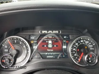 2022 Ram 1500 Big Horn z VIN 1C6SRFMT6NN223604, wystawiony jako Copart lot #45390005 z przebiegiem 5 461 mil mil oraz Szkoda całkowita • Salvage title. Historia ofert i sprzedaży dostępna na DreamBid. Obrazek 9.