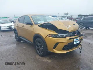 2024 Dodge Hornet GT z VIN ZACNDFANXR3A37143, wystawiony jako IAAI lot #41954950 z przebiegiem 1305 mil mil oraz . Historia ofert i sprzedaży dostępna na DreamBid. Obrazek 1.