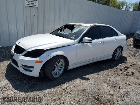 2013 Mercedes-Benz C 300 Sport с VIN WDDGF8AB6DR241726, выставлен на аукционе Copart как лот 54554925 с пробегом Не указан миль и Списание • Salvage title. История ставок и продаж доступна на DreamBid. Изображение 1.