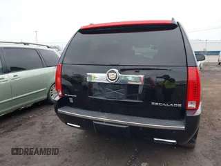 2013 Cadillac Escalade Platinum Edition with VIN 1GYS4DEF0DR260640, listed as a IAAI auction lot 41816127 with 152,649 mi miles. Bid and sale history available at carsss.com. Image 16.