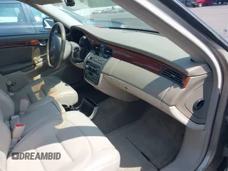 2002 Cadillac DeVille z VIN 1G6KD54Y12U219770, wystawiony jako IAAI lot #42474317 z przebiegiem 122 776 mil mil oraz . Historia ofert i sprzedaży dostępna na DreamBid. Obrazek 5.