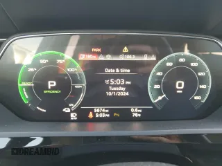 2024 Audi Q8 e-tron Premium Plus z VIN WA15AAGEXRB042875, wystawiony jako Copart lot #73211474 z przebiegiem 5 674 mil mil oraz Szkoda całkowita • Salvage title. Historia ofert i sprzedaży dostępna na DreamBid. Obrazek 9.