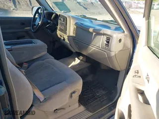 2000 Chevrolet Silverado 1500 LS with VIN 2GCEC19T6Y1319371, listed as a IAAI auction lot 42056328 with 177,762 mi miles. Bid and sale history available at carsss.com. Image 5.