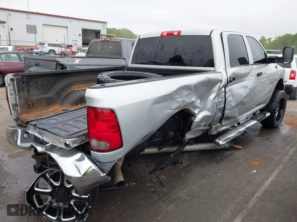 2017 Ram 2500 Tradesman z VIN 3C6UR5CL3HG529578, wystawiony jako IAAI lot #41992645 z przebiegiem 144 117 mil mil oraz . Historia ofert i sprzedaży dostępna na DreamBid. Obrazek 4.