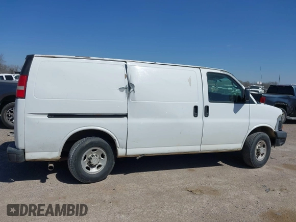 2008 Chevrolet Express Cargo Van with VIN 1GCGG25C381184266, listed as a IAAI auction lot 41833807 with 472,299 mi miles. Bid and sale history available at carsss.com. Image 13.