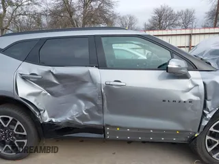 2025 Chevrolet Blazer RS с VIN 3GNKBKRS3SS124978, выставлен на аукционе IAAI как лот 41679182 с пробегом 3 532 миль миль и . История ставок и продаж доступна на DreamBid. Изображение 14.