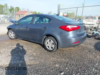 2016 Kia Forte LX z VIN KNAFK4A68G5477333, wystawiony jako IAAI lot #42196777 z przebiegiem 77 805 mil mil oraz . Historia ofert i sprzedaży dostępna na DreamBid. Obrazek 3.
