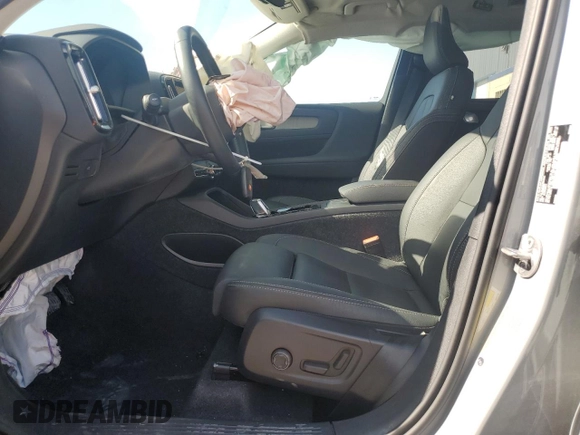 2025 Volvo XC40 Plus Bright Theme with VIN YV4L12UE3S2504316, listed as a Copart auction lot 58528235 with 9,200 mi miles and Clean title. Bid and sale history available at DreamBid. Image 7.
