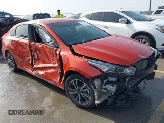 2022 Kia Forte LXS z VIN 3KPF24AD1NE472235, wystawiony jako IAAI lot #41746028 z przebiegiem 95 335 mil mil oraz . Historia ofert i sprzedaży dostępna na DreamBid. Obrazek 1.