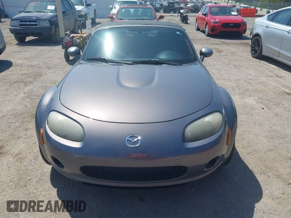 2007 Mazda MX-5 Miata Sport z VIN JM1NC25F570130226, wystawiony jako IAAI lot #42227544 z przebiegiem 150 035 mil mil oraz . Historia ofert i sprzedaży dostępna na DreamBid. Obrazek 6.