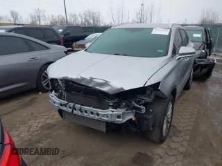 2019 Lincoln MKC Standard with VIN 5LMCJ1D91KUL27746, listed as a IAAI auction lot 41552362 with 94,659 mi miles. Bid and sale history available at carsss.com. Image 6.