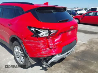 2020 Chevrolet Blazer LT z VIN 3GNKBCRS0LS573140, wystawiony jako IAAI lot #42218783 z przebiegiem 39 840 mil mil oraz . Historia ofert i sprzedaży dostępna na DreamBid. Obrazek 6.