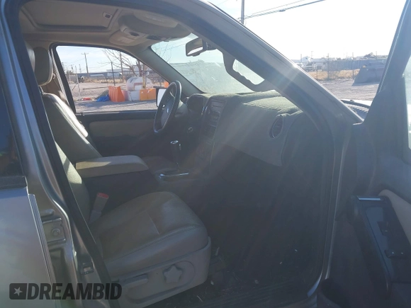 2008 Ford Explorer XLT with VIN 1FMEU73848UA69018, listed as a IAAI auction lot 41224731 with 174,418 mi miles and . Bid and sale history available at carsss.com. Image 5.