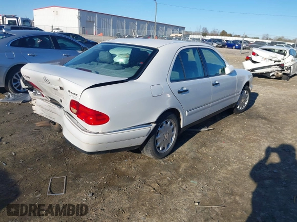 1999 Mercedes-Benz E-Class with VIN WDBJF82H0XX015778, listed as a IAAI auction lot 41269886 with 184,011 mi miles. Bid and sale history available at carsss.com. Image 4.