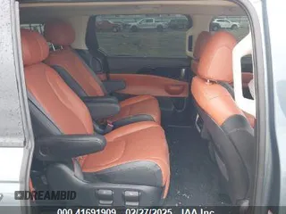 2025 Kia Carnival SX Prestige with VIN KNDNE5K32S6453595, listed as a IAAI auction lot 41691909 with 6,376 mi miles and . Bid and sale history available at carsss.com. Image 8.