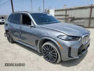 2024 BMW X5 xDrive40i z VIN 5UX23EU07R9T54418, wystawiony jako Copart lot #58960045 z przebiegiem 23 591 mil mil oraz Tytuł czysty. Historia ofert i sprzedaży dostępna na DreamBid. Obrazek 4.