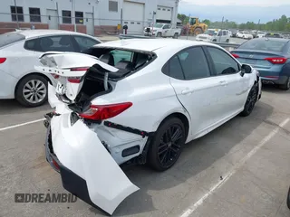2025 Toyota Camry LE z VIN 4T1DAACK0SU076570, wystawiony jako IAAI lot #42095067 z przebiegiem 9 165 mil mil oraz . Historia ofert i sprzedaży dostępna na DreamBid. Obrazek 4.