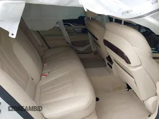 2017 BMW 7 Series 740i z VIN WBA7E2C53HG740273, wystawiony jako IAAI lot #42475769 z przebiegiem Nie podano mil oraz . Historia ofert i sprzedaży dostępna na DreamBid. Obrazek 8.