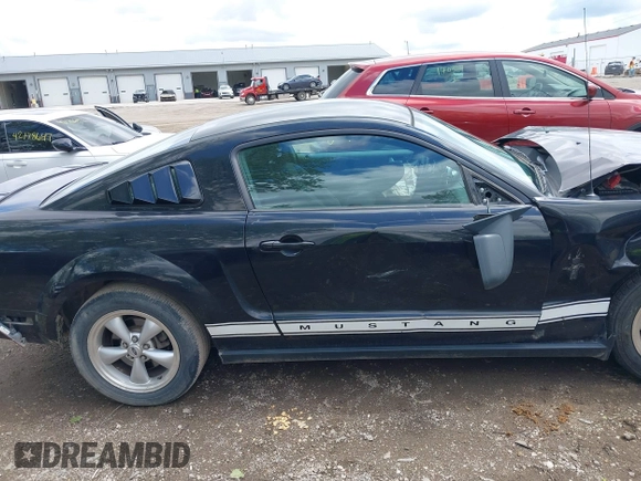 2007 Ford Mustang Deluxe with VIN 1ZVFT80N075221362, listed as a IAAI auction lot 42192106 with 110,988 mi miles and . Bid and sale history available at DreamBid. Image 13.