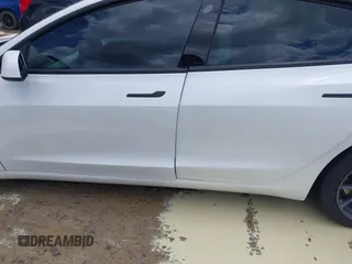2023 Tesla Model 3 z VIN 5YJ3E1EA8PF608429, wystawiony jako IAAI lot #42345888 z przebiegiem 14 907 mil mil oraz . Historia ofert i sprzedaży dostępna na DreamBid. Obrazek 13.
