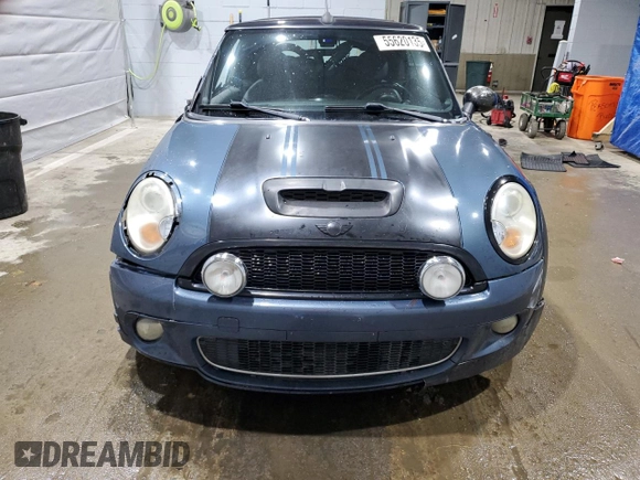 2010 MINI Convertible S z VIN WMWMS3C52ATY50861, wystawiony jako Copart lot #55620135 z przebiegiem 214 734 mil mil oraz Szkoda całkowita • Salvage title. Historia ofert i sprzedaży dostępna na DreamBid. Obrazek 5.