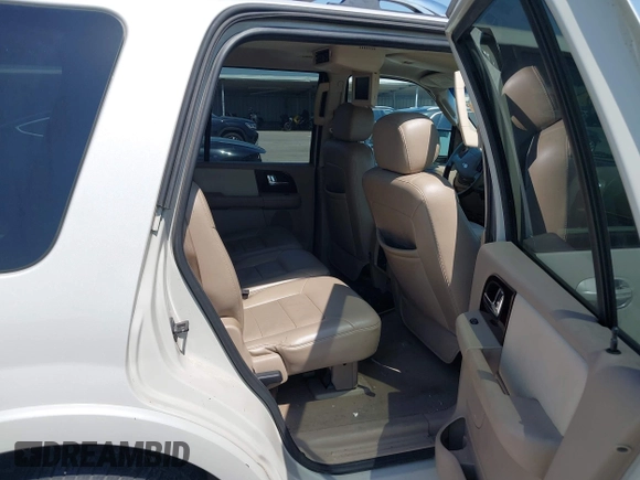 2006 Ford Expedition z VIN 1FMPU195X6LA76819, wystawiony jako IAAI lot #42047702 z przebiegiem 290 392 mil mil oraz . Historia ofert i sprzedaży dostępna na DreamBid. Obrazek 8.
