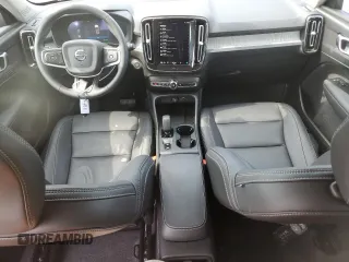 2025 Volvo XC40 Core Bright Theme with VIN YV4L12UJ1S2560090, listed as a Copart auction lot 59968355 with 120 mi miles and Clean title. Bid and sale history available at DreamBid. Image 8.