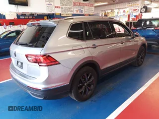 2024 Volkswagen Tiguan SE z VIN 3VV3B7AX7RM105271, wystawiony jako IAAI lot #42752403 z przebiegiem 27 050 mil mil oraz . Historia ofert i sprzedaży dostępna na DreamBid. Obrazek 37.