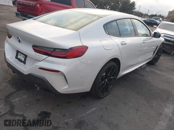 2023 BMW 8 Series 840i z VIN WBAGV2C02PCL77961, wystawiony jako IAAI lot #41156644 z przebiegiem 7059 mil mil oraz . Historia ofert i sprzedaży dostępna na DreamBid. Obrazek 4.