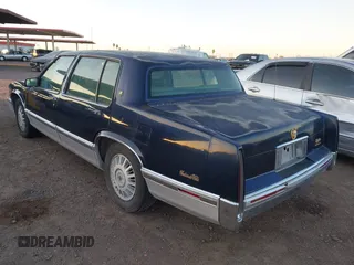 1992 Cadillac DeVille z VIN 1G6CD53B9N4283805, wystawiony jako IAAI lot #41957787 z przebiegiem 88 791 mil mil oraz . Historia ofert i sprzedaży dostępna na DreamBid. Obrazek 3.