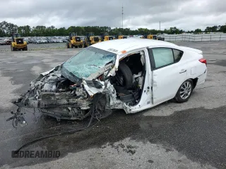 2017 Nissan Versa SV z VIN 3N1CN7AP7HK418209, wystawiony jako Copart lot #55873605 z przebiegiem Nie podano mil oraz Szkoda całkowita • Salvage title. Historia ofert i sprzedaży dostępna na DreamBid. Obrazek 1.