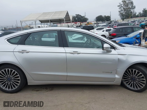 2017 Ford Fusion Hybrid Titanium z VIN 3FA6P0RU7HR300311, wystawiony jako IAAI lot #42045664 z przebiegiem 136 231 mil mil oraz . Historia ofert i sprzedaży dostępna na DreamBid. Obrazek 13.