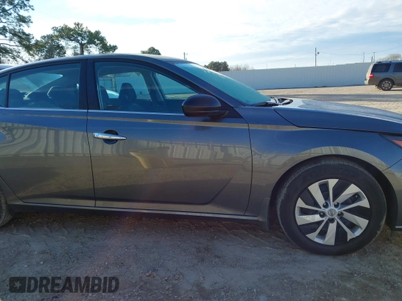 2024 Nissan Altima S with VIN 1N4BL4BV8RN338316, listed as a IAAI auction lot 41631110 with 20,431 mi miles and . Bid and sale history available at carsss.com. Image 13.