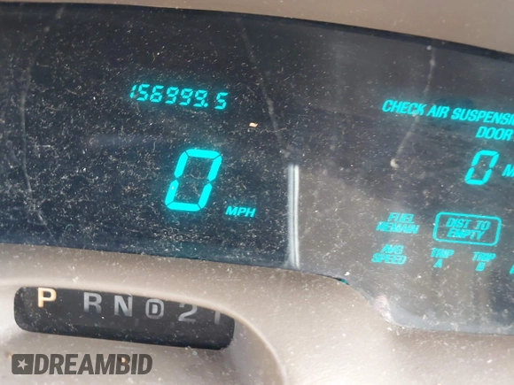 1997 Lincoln Town Car Signature z VIN 1LNLM82W6VY758933, wystawiony jako IAAI lot #42111472 z przebiegiem 156 999 mil mil oraz . Historia ofert i sprzedaży dostępna na DreamBid. Obrazek 7.