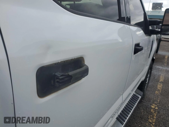 2018 Ford F-350 Platinum with VIN 1FT7W3B65JEC13580, listed as a IAAI auction lot 42631364 with 110,079 mi miles and . Bid and sale history available at DreamBid. Image 2.