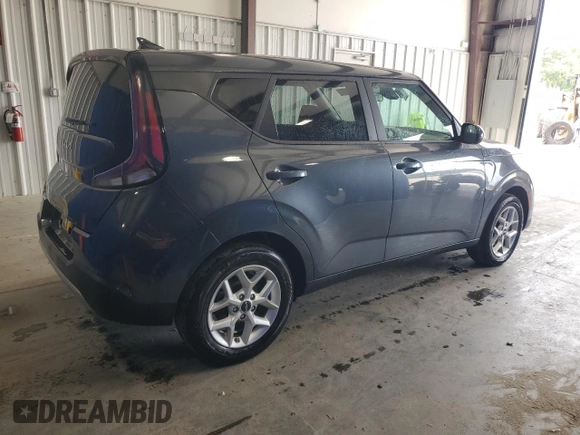 2023 Kia Soul S with VIN KNDJ23AU0P7879048, listed as a Copart auction lot 53276565 with 57,420 mi miles and Clean Title. Bid and sale history available at carsss.com. Image 3.