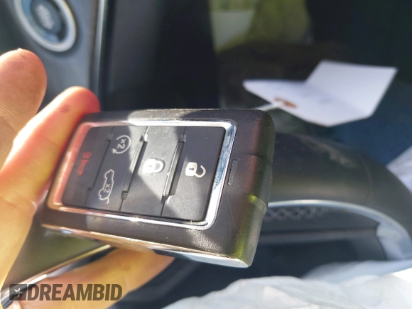 2022 Jeep Grand Cherokee Overland z VIN 1C4RJJDG6N8570854, wystawiony jako IAAI lot #40878737 z przebiegiem 19 947 mil mil oraz . Historia ofert i sprzedaży dostępna na DreamBid. Obrazek 11.
