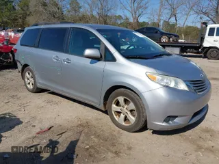 2015 Toyota Sienna LE AAS with VIN 5TDKK3DC4FS557542, listed as a IAAI auction lot 41756997 with 256,000 mi miles. Bid and sale history available at carsss.com. Image 1.