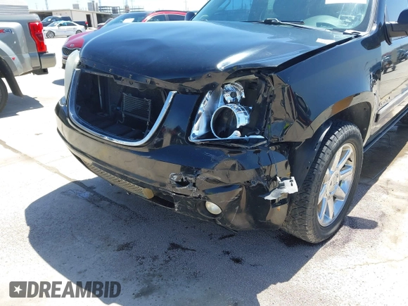 2011 GMC Yukon XL Denali z VIN 1GKS2MEFXBR332506, wystawiony jako IAAI lot #41954317 z przebiegiem 178 036 mil mil oraz . Historia ofert i sprzedaży dostępna na DreamBid. Obrazek 6.