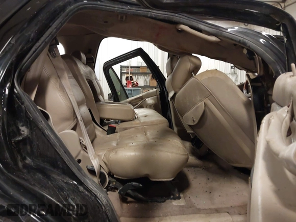 2001 Lincoln Navigator with VIN 5LMFU28A11LJ03590, listed as a IAAI auction lot 42442449 with Not provided miles and . Bid and sale history available at DreamBid. Image 8.